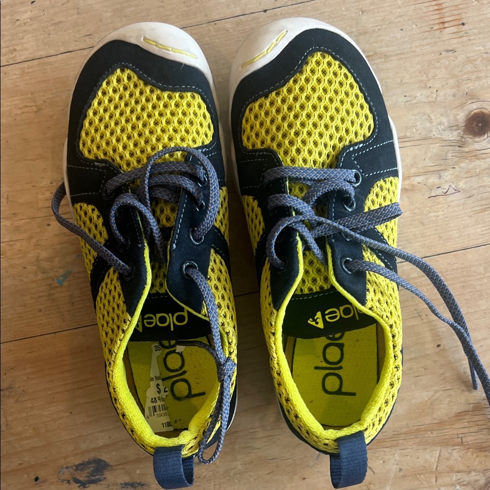 PLAE Kids Sneakers in Yellow and Black